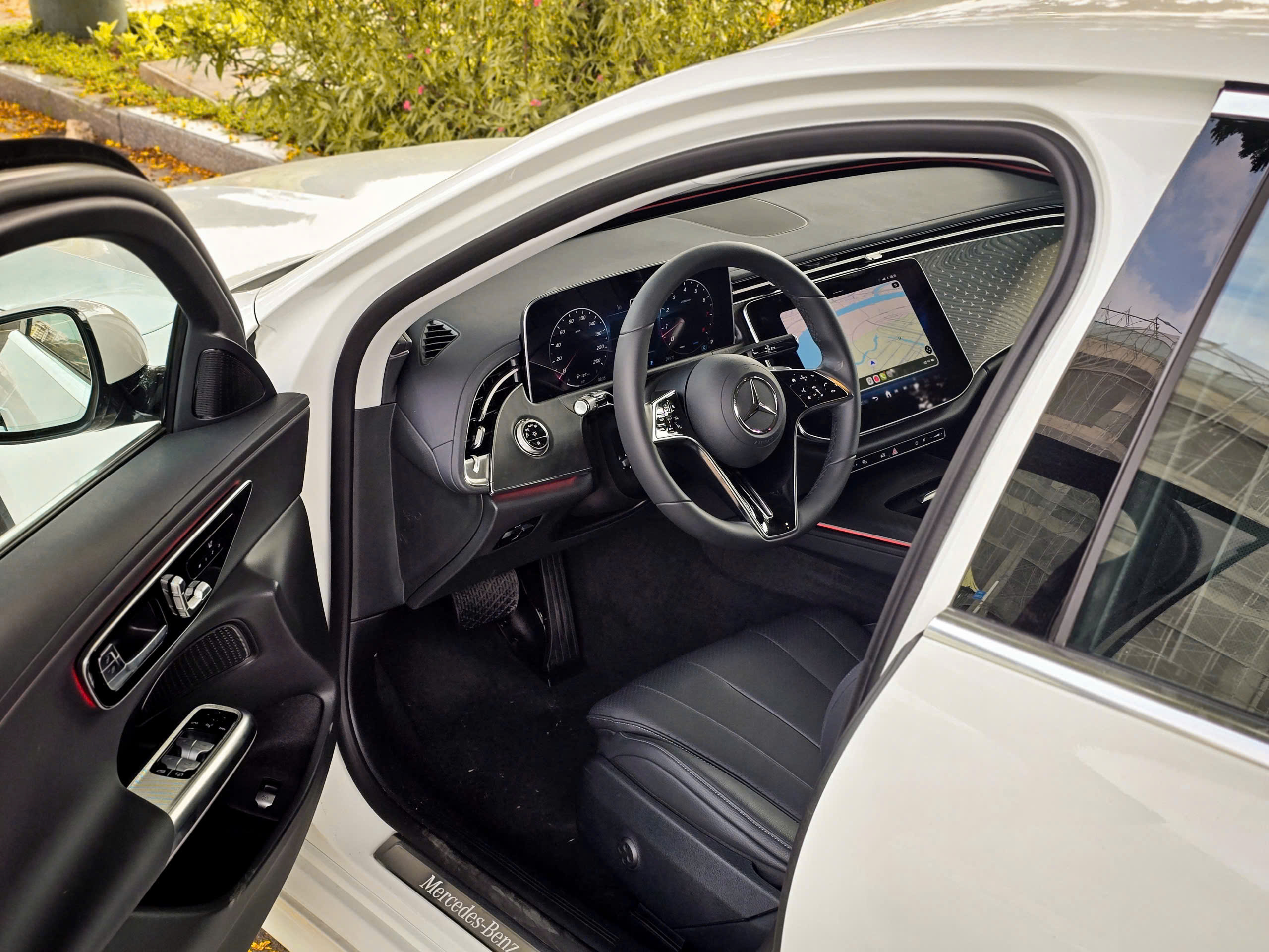 E200 Avantgarde: Chiếc E-Class All-New dễ tiếp cận nhất
