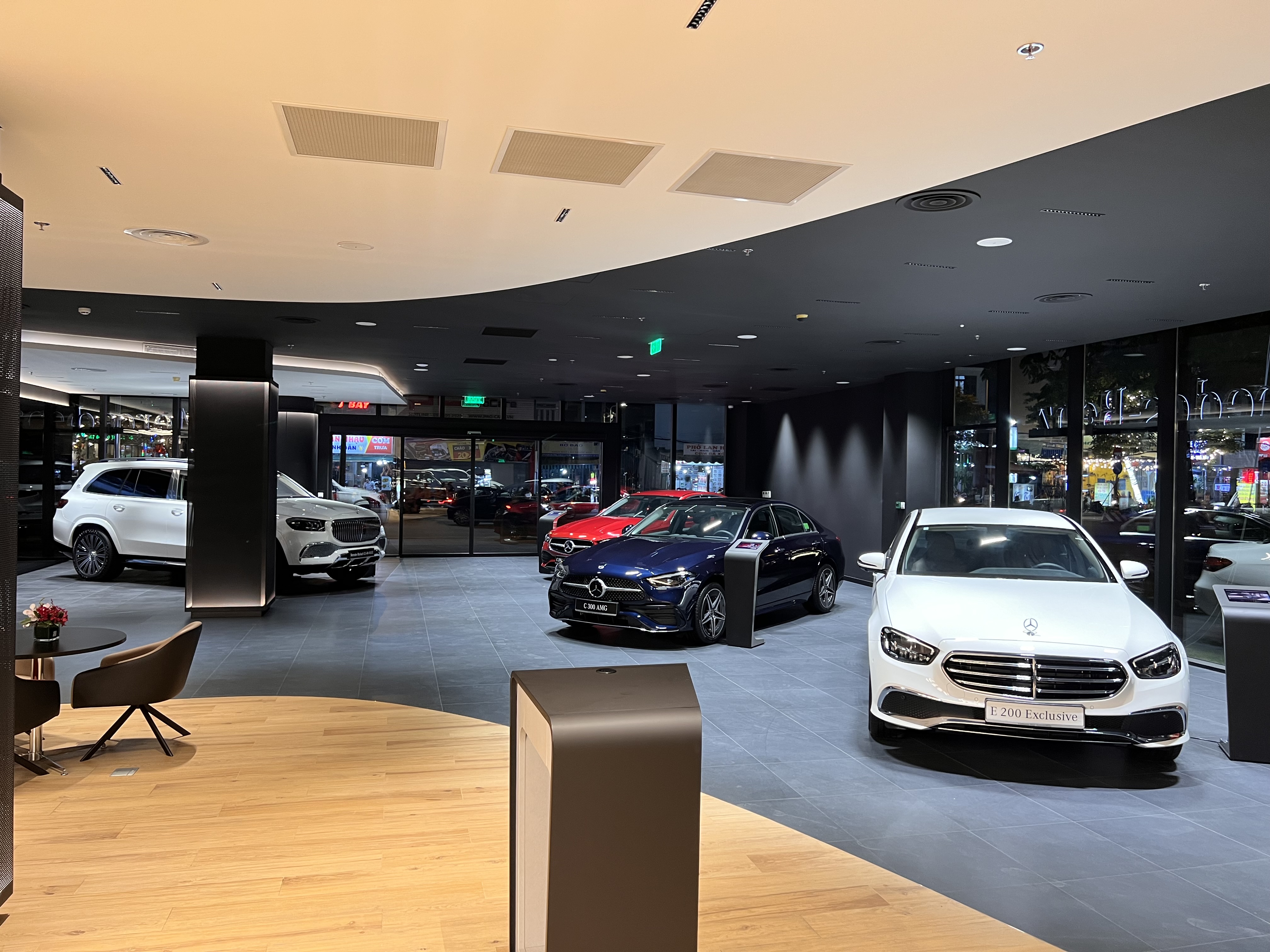 Lợi Ích Khi Mua Xe Tại Showroom Mercedes HCM Chính Hãng