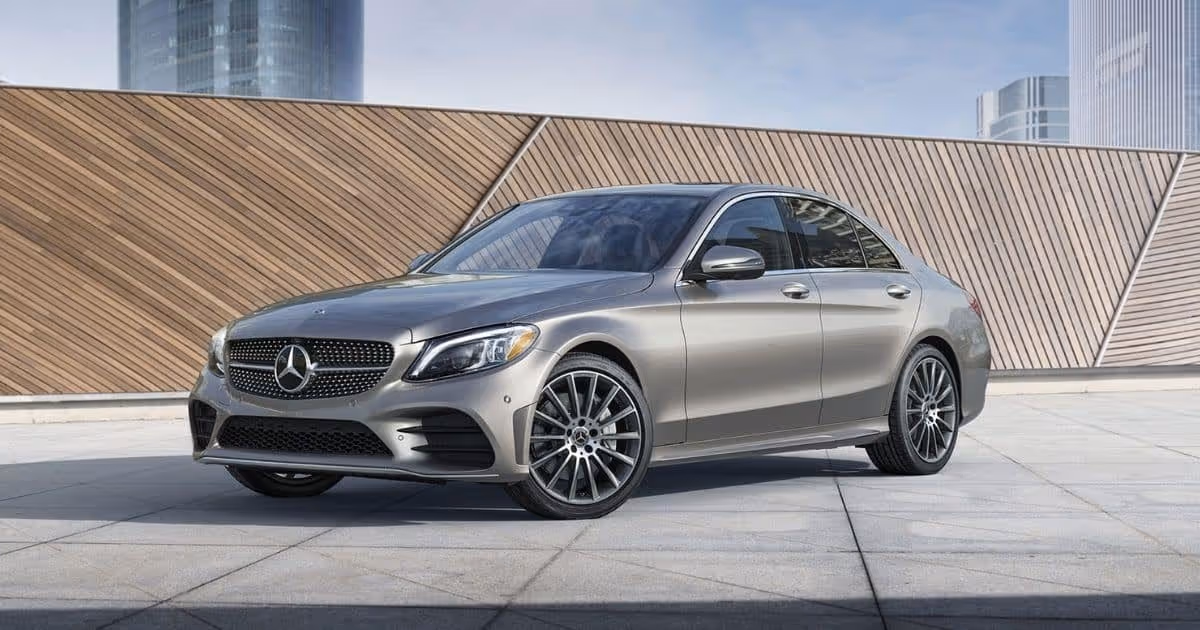 Điều Gì Khiến Mercedes Sedan Được Yêu Thích?