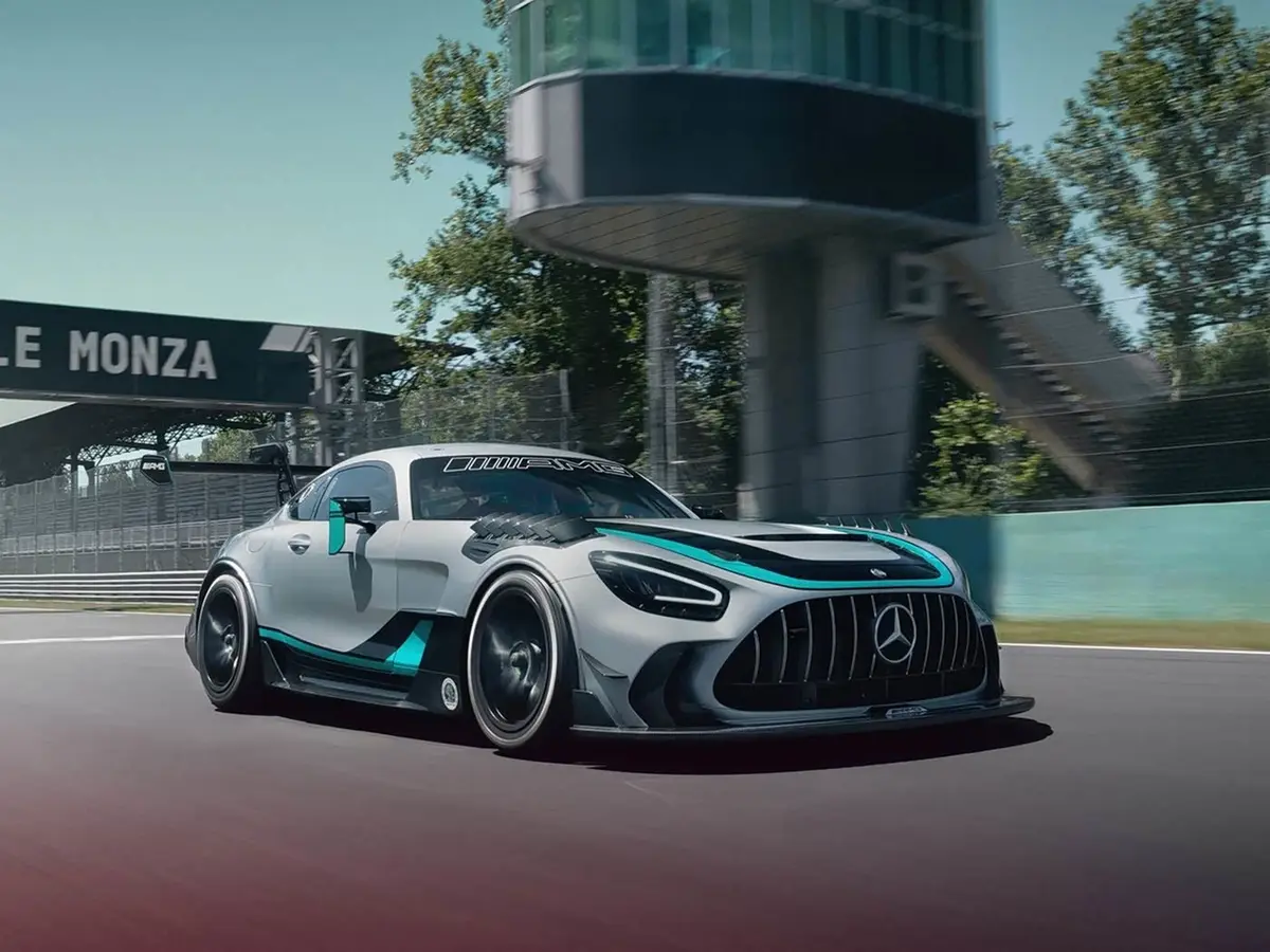 Thiết Kế Mercedes AMG Khiến Trải Nghiệm Bắt Đầu Từ Cái Nhìn Đầu Tiên